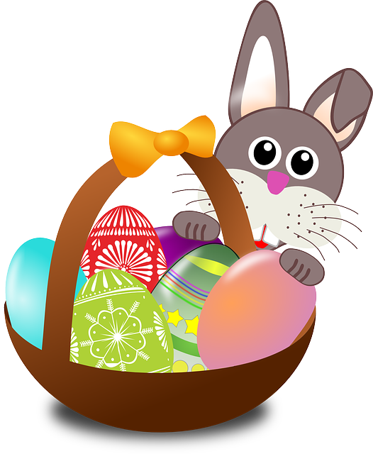 Grafika przedstawia koszyk z kolorowymi jajkami trzymany przez króliczka