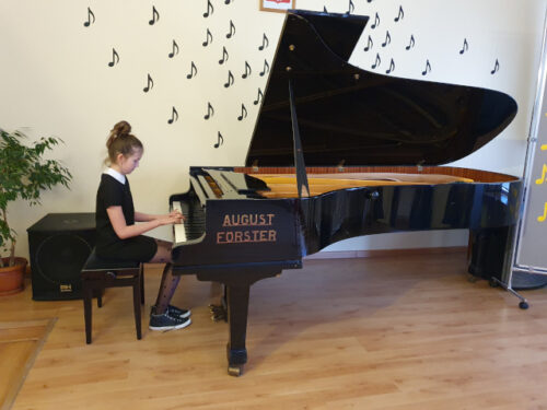 Audycja muzyczna uczniów klas fortepianu